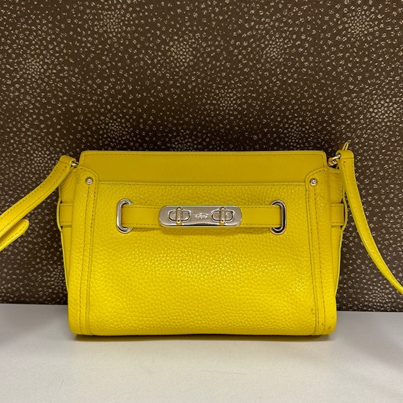 🔥🔥🔥Coach Yellow Leather Crossbody Bag - Picture 3 of 14